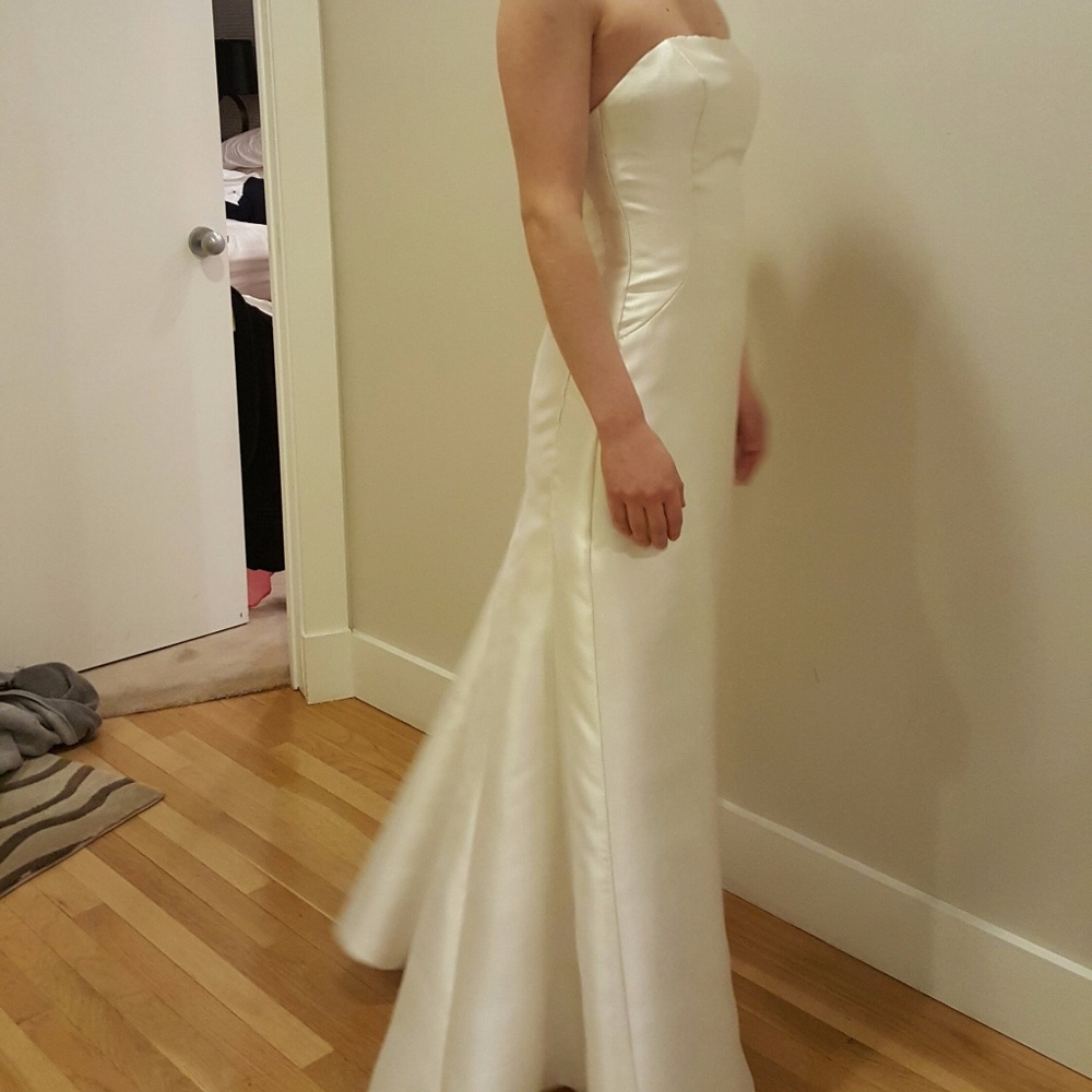 La Sposa NEVER WORN Wedding Dress